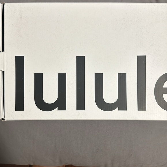 BNIB Lululemon Trainers - Picture 4 of 6